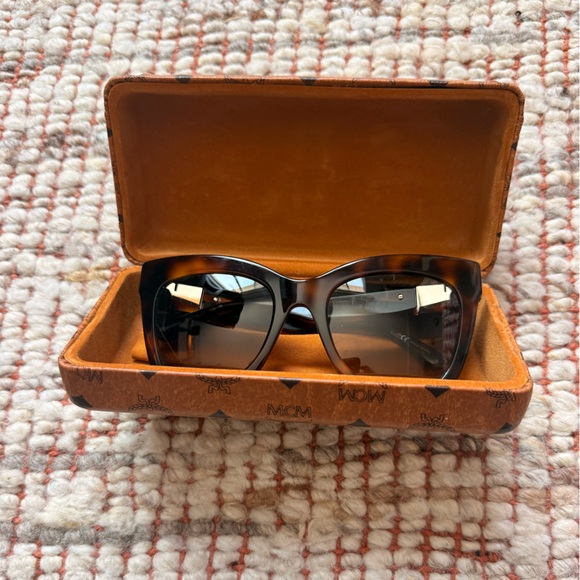 MCM Havana Tortoiseshell Cat-Eye Women's Sunglasses - Brown - Picture 4 of 7